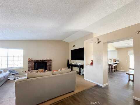 43930 11th Street E, Lancaster, CA 93535