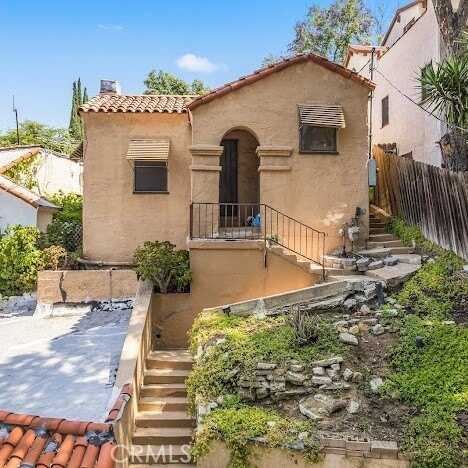 919 Dexter Street, Los Angeles, CA 90042