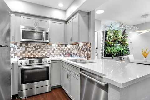 6323 Reseda Boulevard, Tarzana, CA 91335
