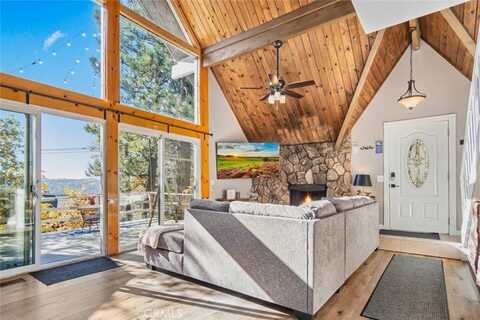 27638 St Bernard Lane, Lake Arrowhead, CA 92352