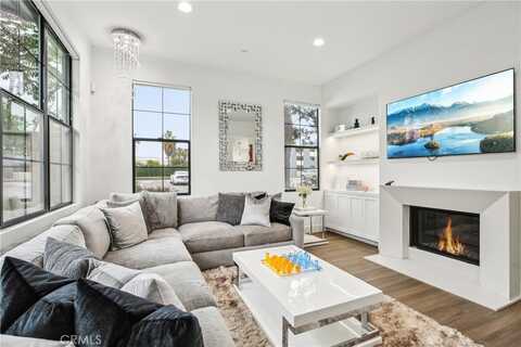 551 W Maple Avenue, Orange, CA 92868
