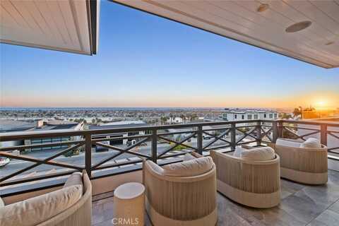 1010 Kings Road, Newport Beach, CA 92663