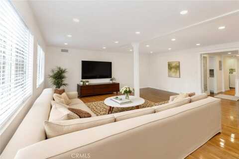 1610 N Hoover Street, Los Angeles, CA 90027