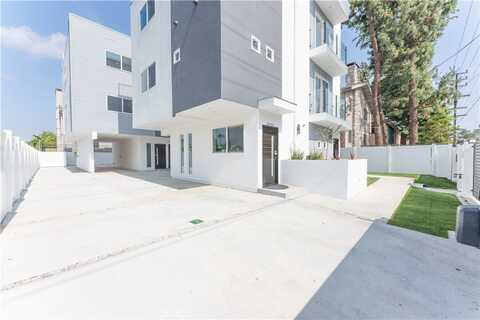 6843 N Haskell Ave, Lake Balboa, CA 91406