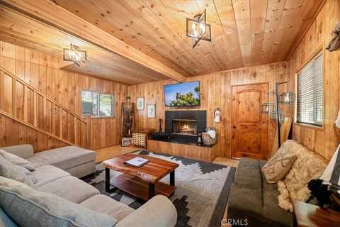 317 Moreno Lane, Sugarloaf, CA 92386
