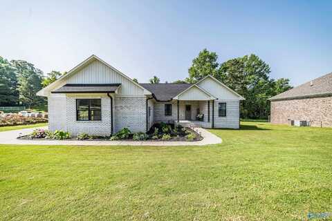619 Crestman Dr, Arab, AL 35016