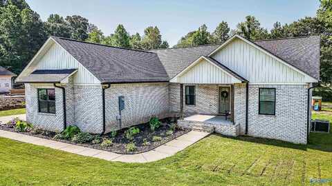 619 Crestman Dr, Arab, AL 35016