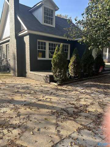 421 7th Avenue, Decatur, AL 35601