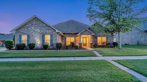 7913 Gabriela Drive NW, Huntsville, AL 35806