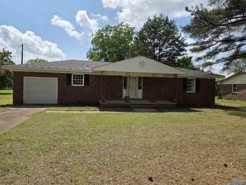 301 Holloway Street NW, Hartselle, AL 35640