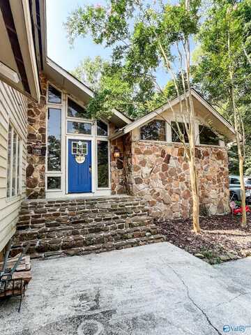 134 Windy Hill Road, Rainbow City, AL 35906