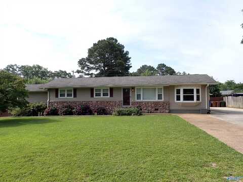724 Frost Street SW, Hartselle, AL 35640