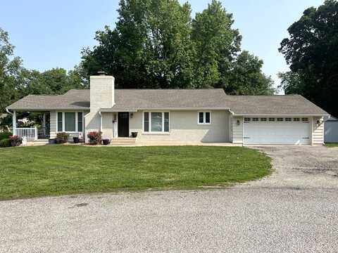 308 4th Street Circle, Carrollton, MO 64633