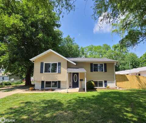 907 D Avenue W, Oskaloosa, IA 52577