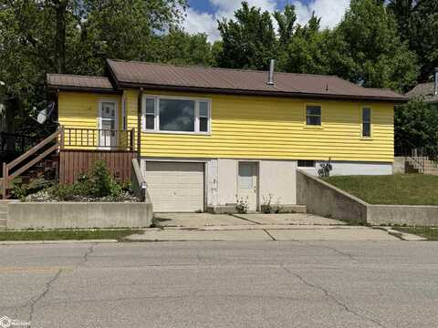128 7th Avenue N, Clear Lake, IA 50428