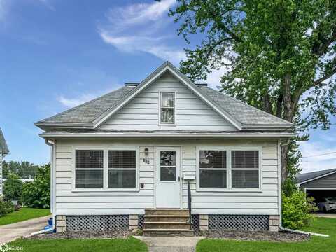 604 Woodlawn Avenue, Traer, IA 50675