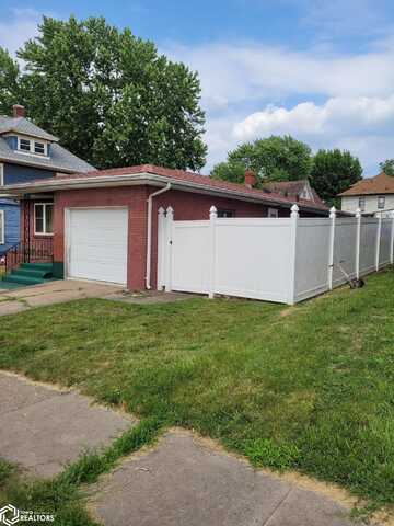 808 N 9Th Street, Burlington, IA 52601