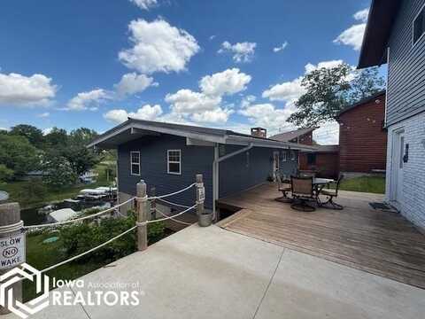 4213 W Lakeshore Drive, Brooklyn, IA 52211