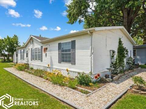 45 Village Court, Mediapolis, IA 52637