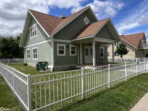 52 E Golden Lane, Fairfield, IA 52556