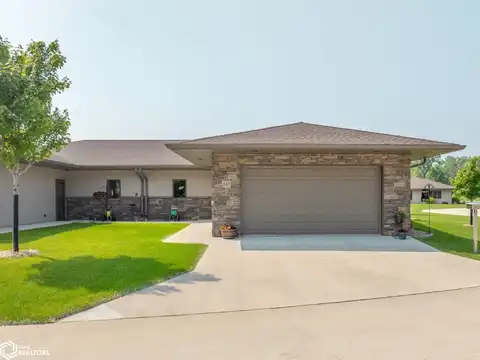 537 River Bend Court, Mason City, IA 50401
