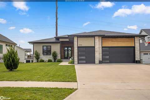 14908 Ironwood Circle, Urbandale, IA 50323
