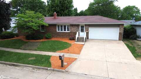 825 Randall Lane, Burlington, IA 52601