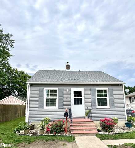 607 6th Avenue, Charles City, IA 50616