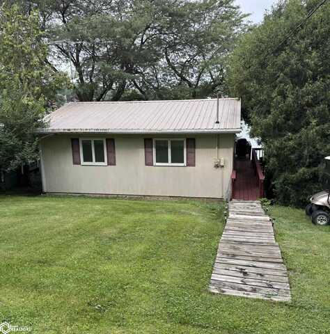 1035 Lakeshore Drive, Brooklyn, IA 52211