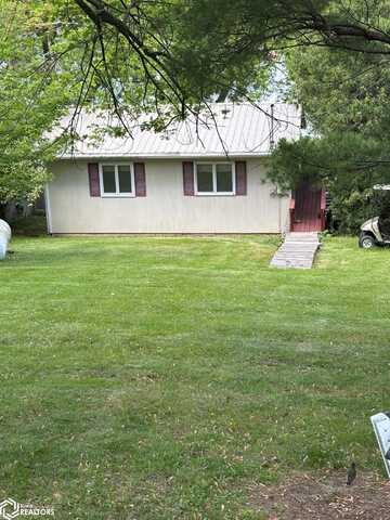 1035 Lakeshore Drive, Brooklyn, IA 52211