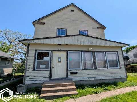 212 S 8TH Street, Burlington, IA 52601