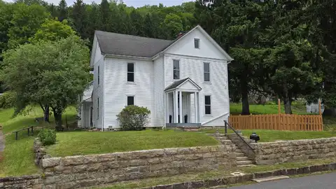 92 N High Street, Philippi, WV 26416