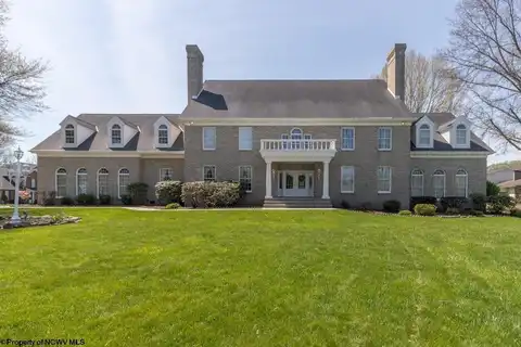 125 Carriage Lane, Bridgeport, WV 26330
