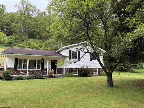 79 Punkin Center Road, Fairview, WV 26570
