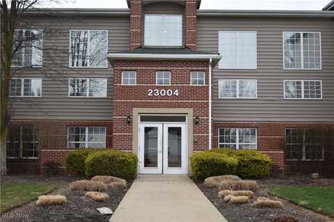 23004 Chandlers Lane, Olmsted Falls, OH 44138