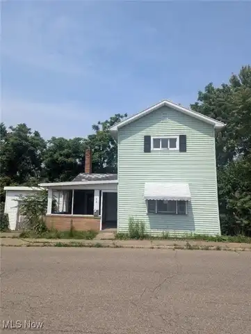 217 Deersville Avenue, Uhrichsville, OH 44683