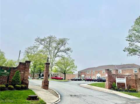 13 Charleston Square, Euclid, OH 44143