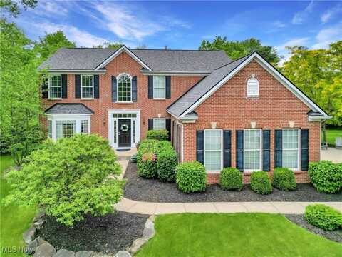 15532 Raya Oval, North Royalton, OH 44133
