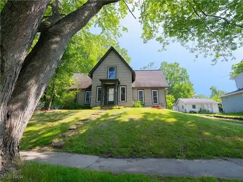 8121 Maple Avenue, Garrettsville, OH 44231