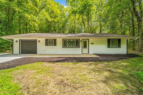 2086 S Park Lane, Roaming Shores, OH 44084
