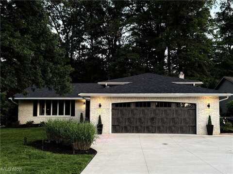 16537 N White Oaks Drive, Strongsville, OH 44136