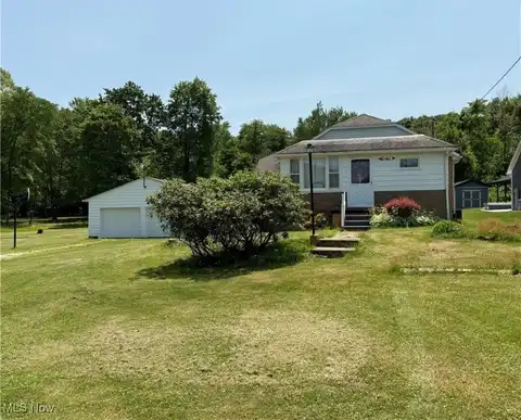 4598 Maple Grove Road SE, Uhrichsville, OH 44683