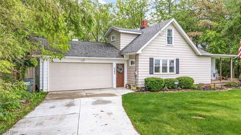1761 Smith Kramer Street NE, Hartville, OH 44632