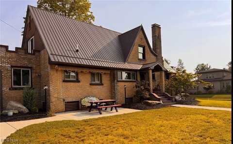 593 Dewey Avenue, Cadiz, OH 43907