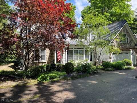 8330 Lucerne Drive, Chagrin Falls, OH 44023