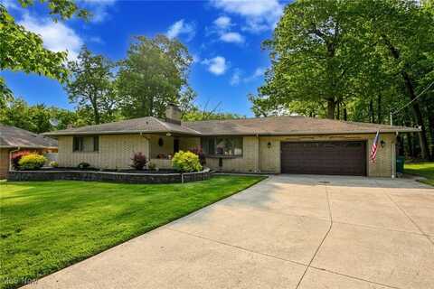 2660 S Mary Lane, Seven Hills, OH 44131