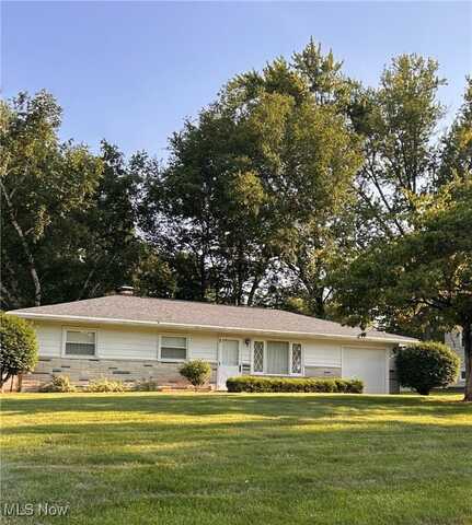 4511 Warwick Drive N, Canfield, OH 44406