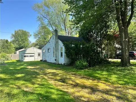1487 Lake View Avenue, Madison, OH 44057