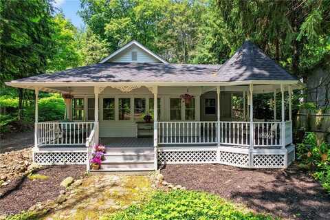 1990 Woodstock Road, Gates Mills, OH 44040
