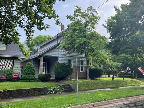 907 Lovers Lane, Akron, OH 44306